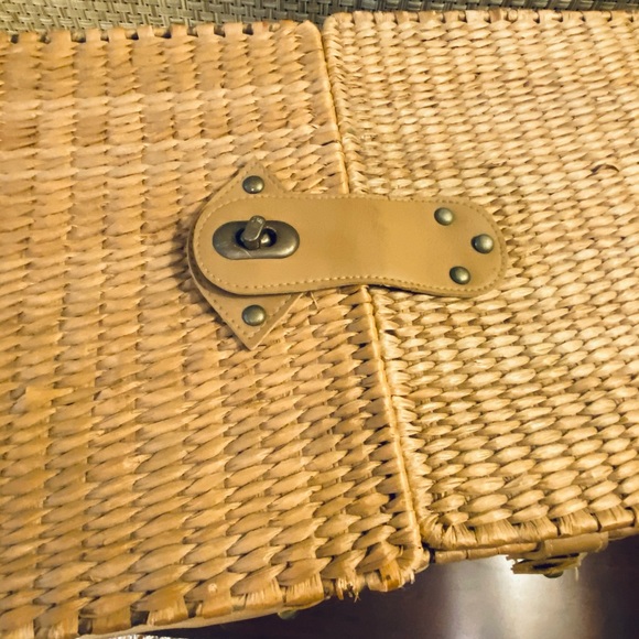 SOLD🌟2xHP🌟VTG 60s Woven Raffia Covered Picnic Basket - Picture 5 of 11